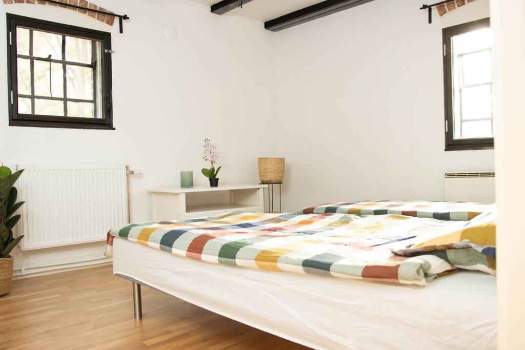 Historical Malt Factory Apartment, 6 Bedrooms, Sleeps 12 , Hot Tub 헬싱보리 외부 사진
