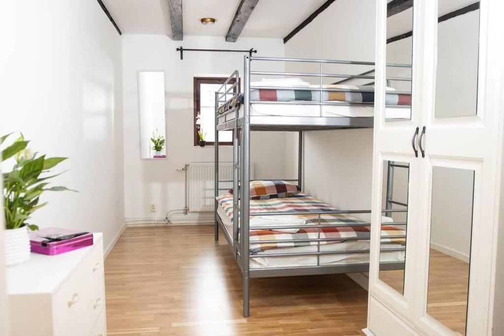 Historical Malt Factory Apartment, 6 Bedrooms, Sleeps 12 , Hot Tub 헬싱보리 외부 사진