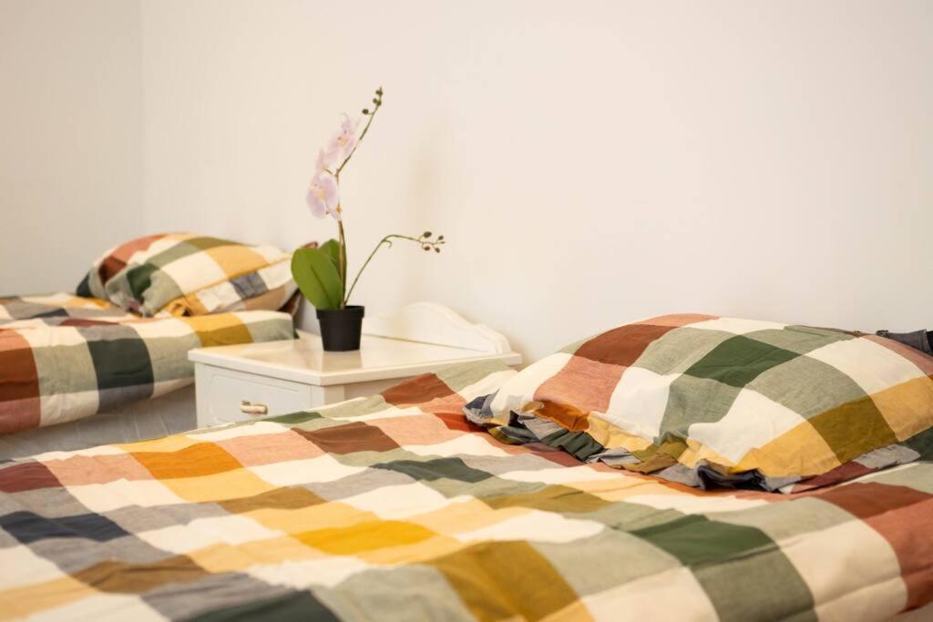 Historical Malt Factory Apartment, 6 Bedrooms, Sleeps 12 , Hot Tub 헬싱보리 외부 사진