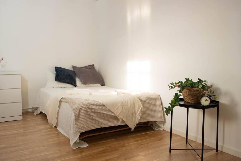 Historical Malt Factory Apartment, 6 Bedrooms, Sleeps 12 , Hot Tub 헬싱보리 외부 사진