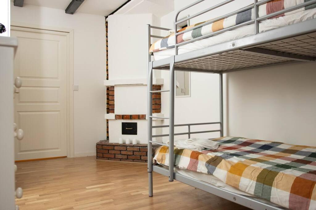 Historical Malt Factory Apartment, 6 Bedrooms, Sleeps 12 , Hot Tub 헬싱보리 외부 사진