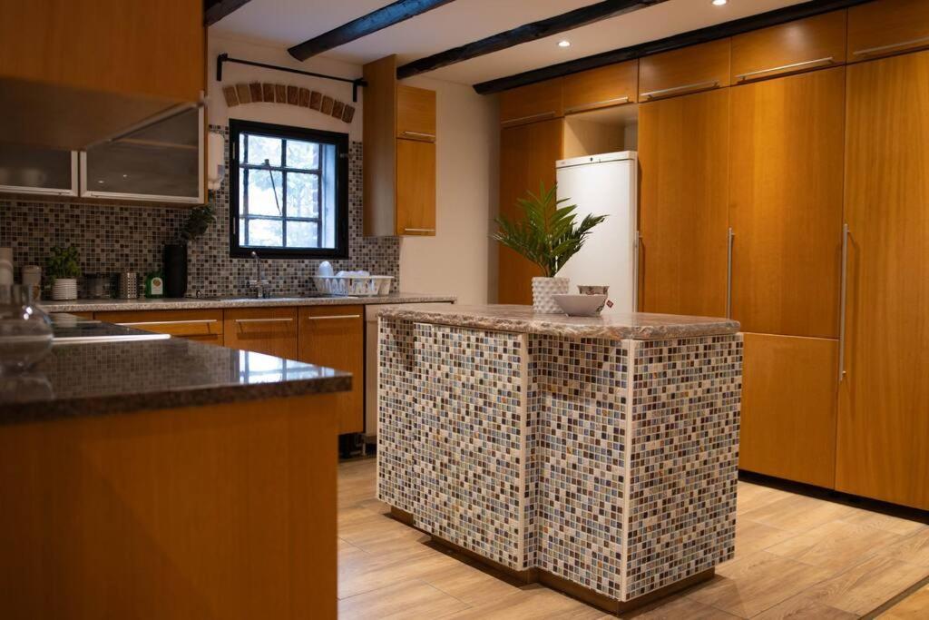 Historical Malt Factory Apartment, 6 Bedrooms, Sleeps 12 , Hot Tub 헬싱보리 외부 사진